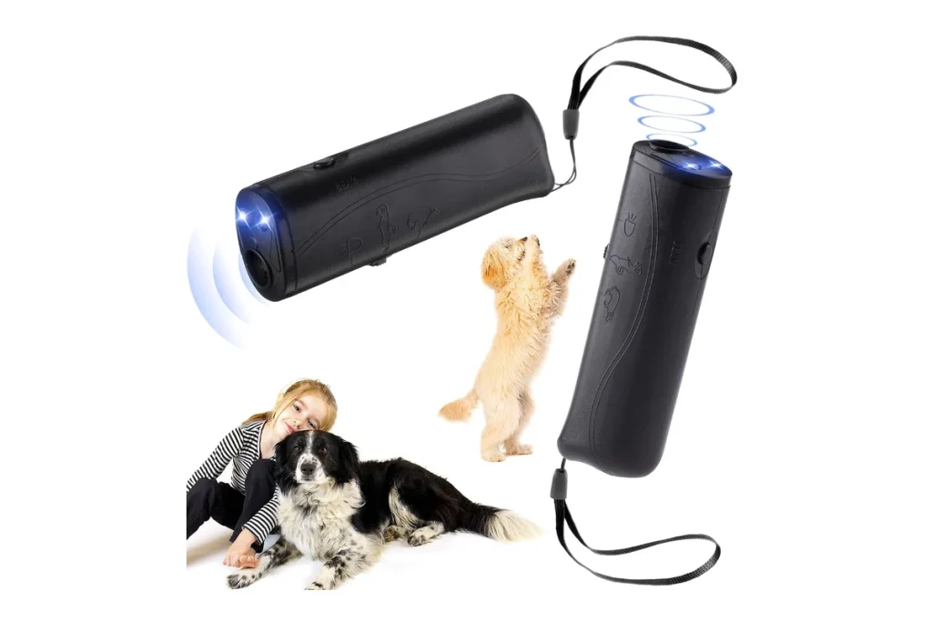 Connected pet training device