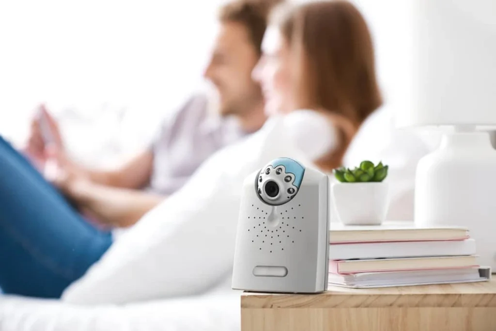 Connected baby monitoring electronic device
